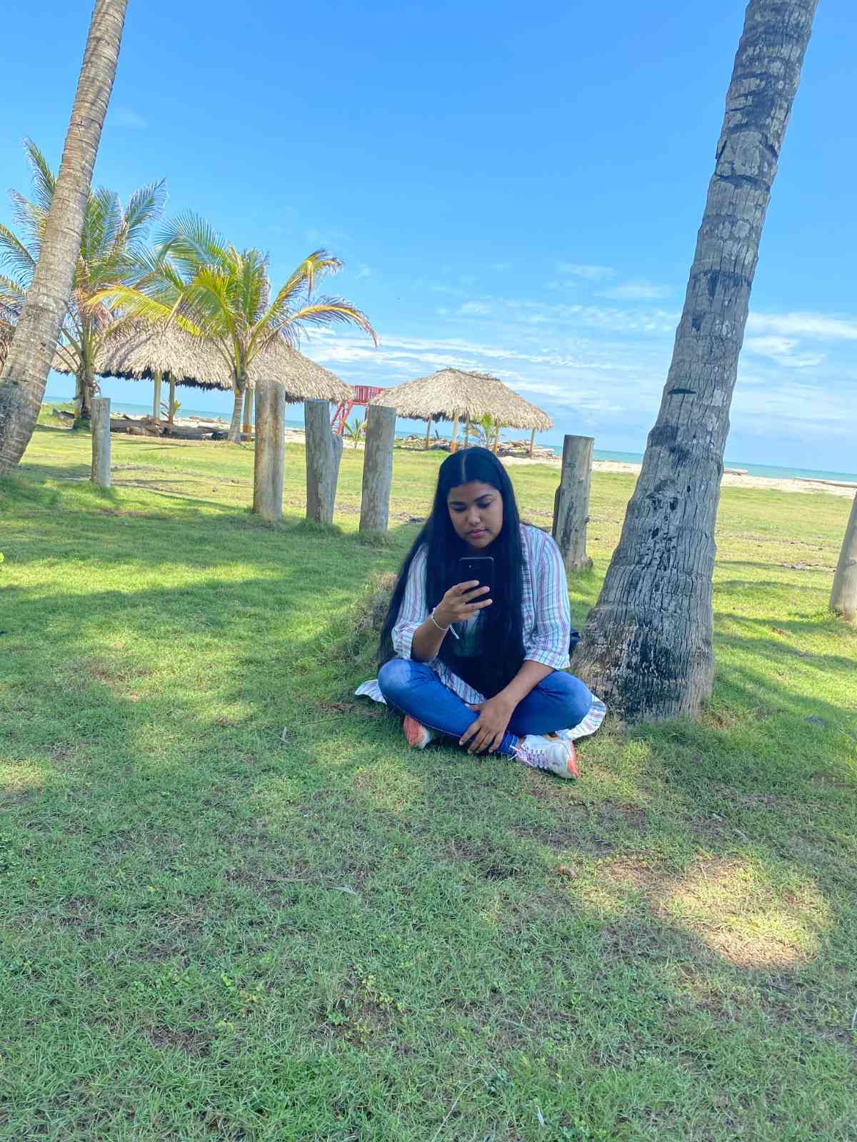 Dianela estudiando desde el celular