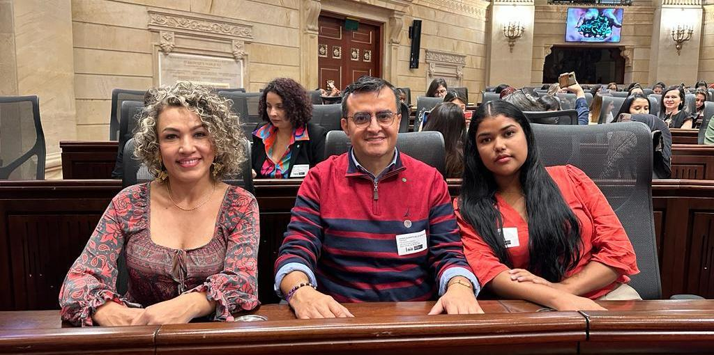 Dianela estudiando desde el celular