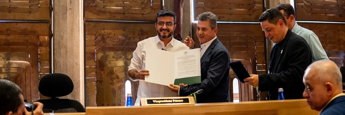 La IU Digital de Antioquia recibió la Distinción al Mérito Cívico y Social María de los Ángeles Cano Márquez