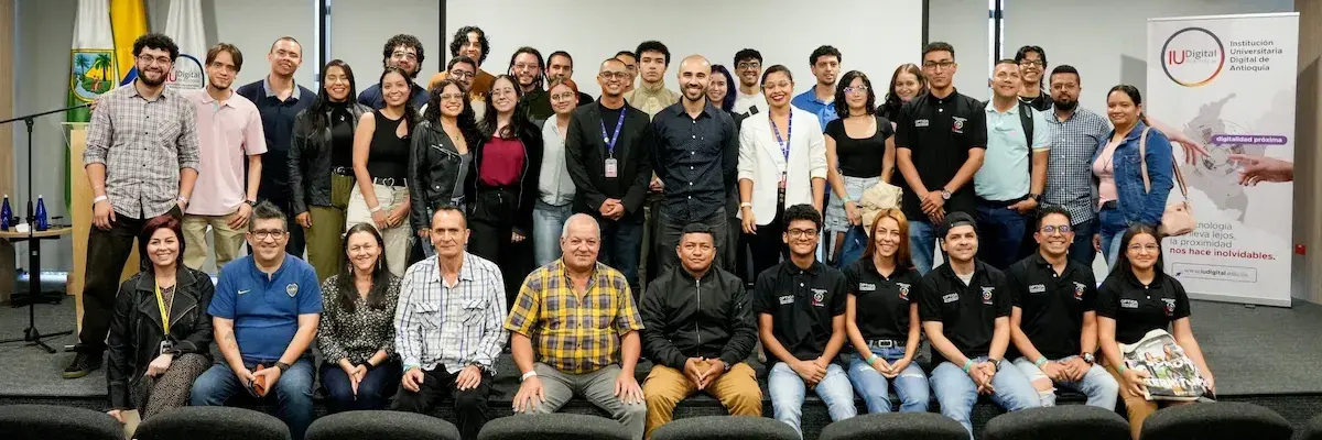 La luz que rompe espejos: ciencia de frontera en la IU Digital de Antioquia
