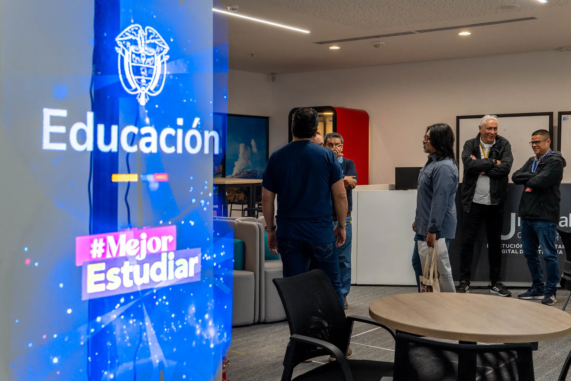 IU Digital avanza 95% en proyecto de salud mental para fortalecer la permanencia estudiantil.